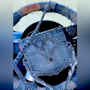 CUSTOM STEERING WHEEL: DENIM KING On a scale of Satisfactory to Spectacular